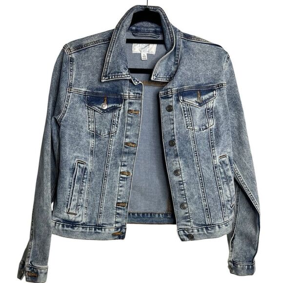 Time and Tru Denim Jacket Light Wash Size Small - Picture 2 of 3